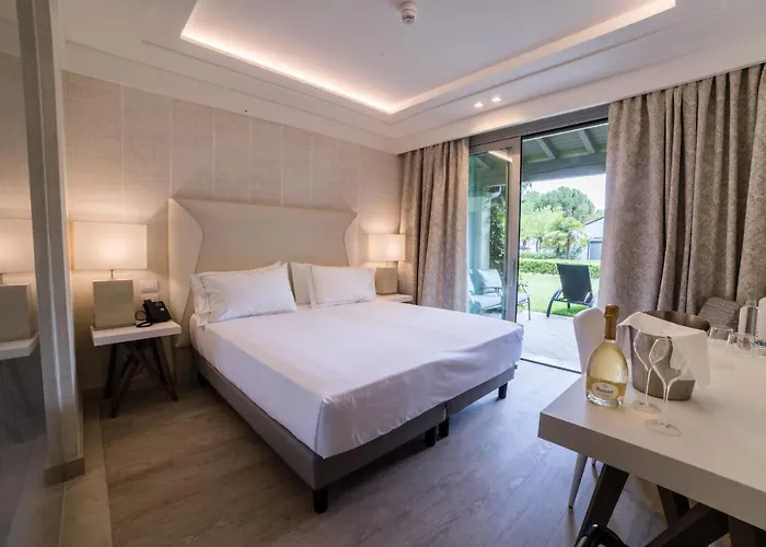 Отель Splendido Bay Luxury 5*