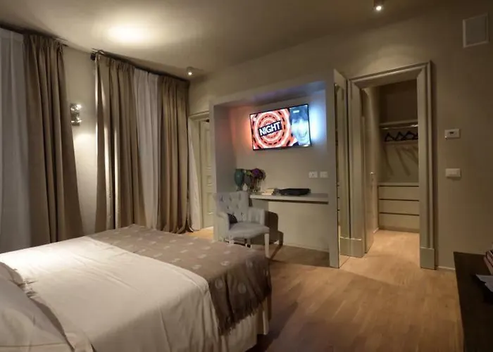 Отель Splendido Bay Luxury